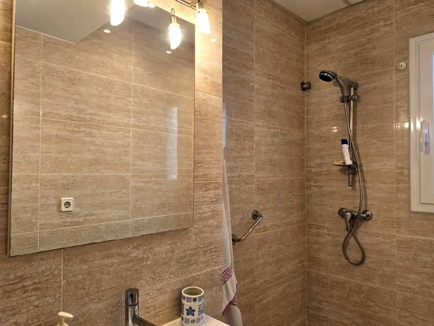 Badezimmer von Wohnung zum Verkauf in L'Ametlla de Mar  mit Klimaanlage und Möbliert