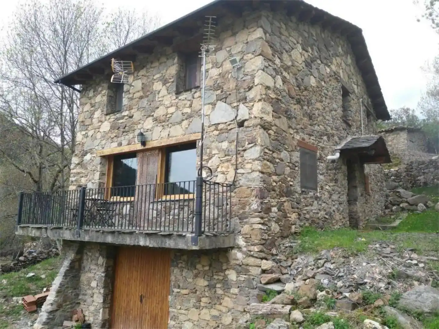 Vista exterior de Finca rústica en venda en Planoles amb Balcó