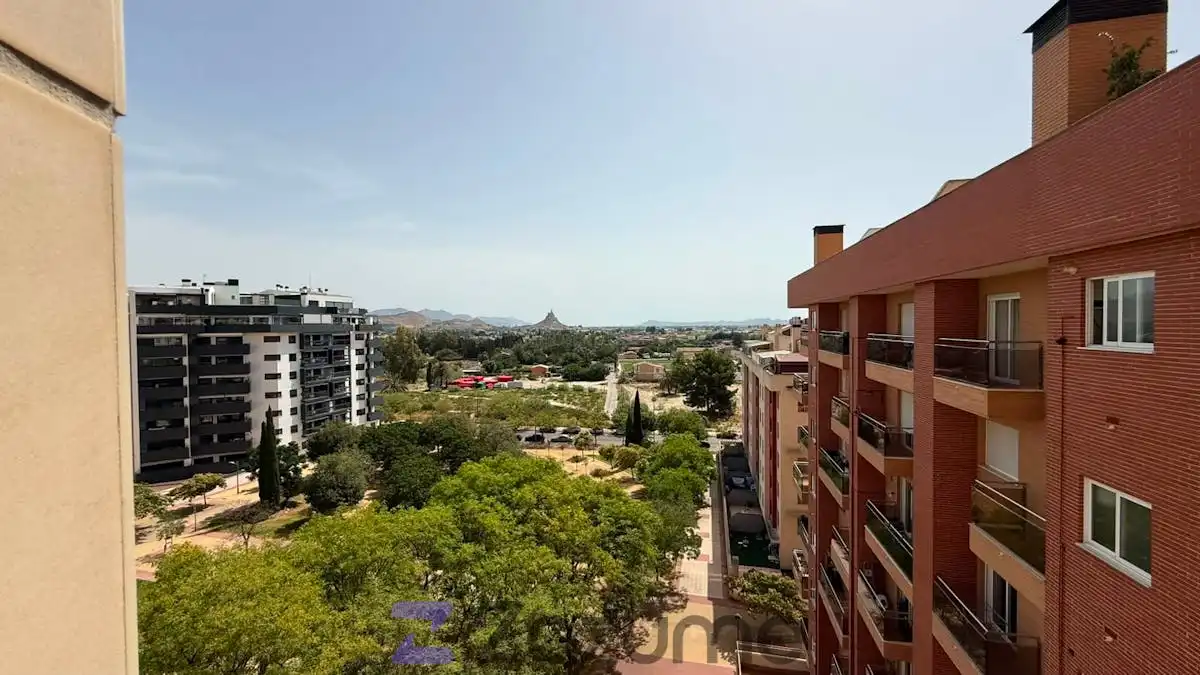 Vista exterior de Piso de alquiler en Murcia con Aire acondicionado, Calefacción y Horno