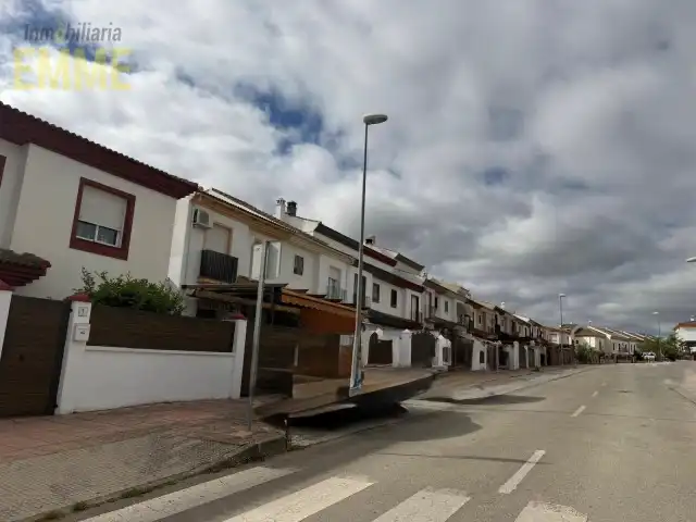 Außenansicht von Einfamilien-Reihenhaus zum Verkauf in Ronda mit Klimaanlage
