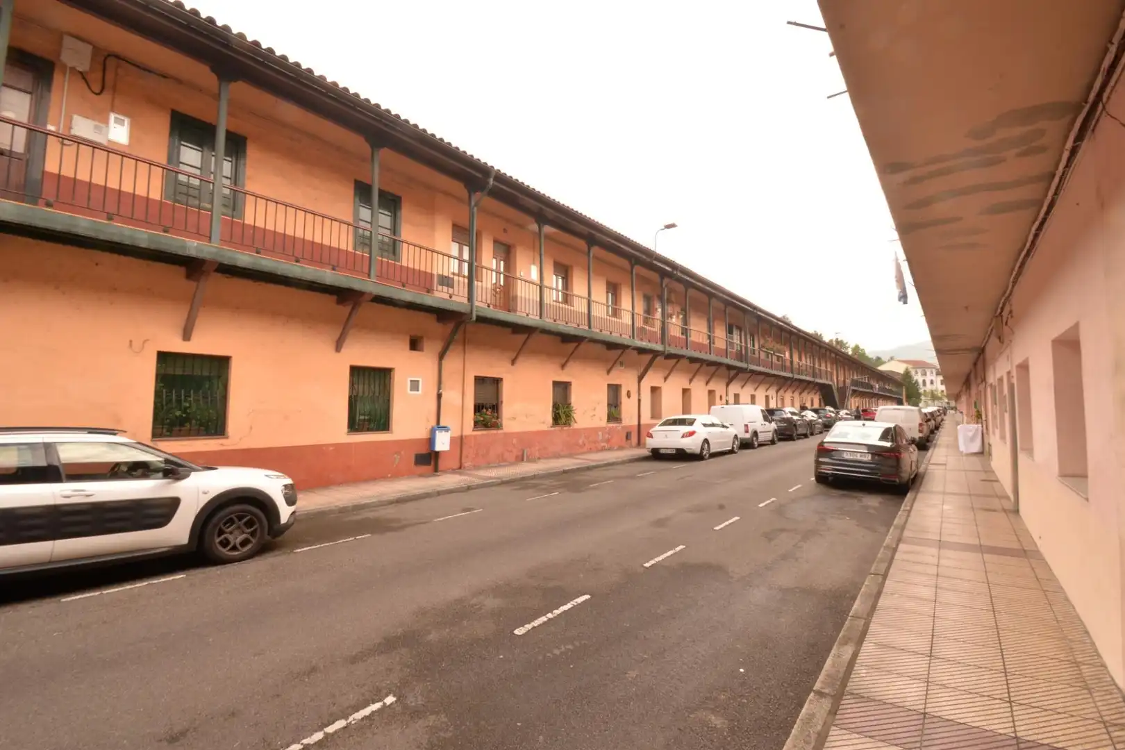 Vista exterior de Piso en venta en Oviedo  con Calefacción