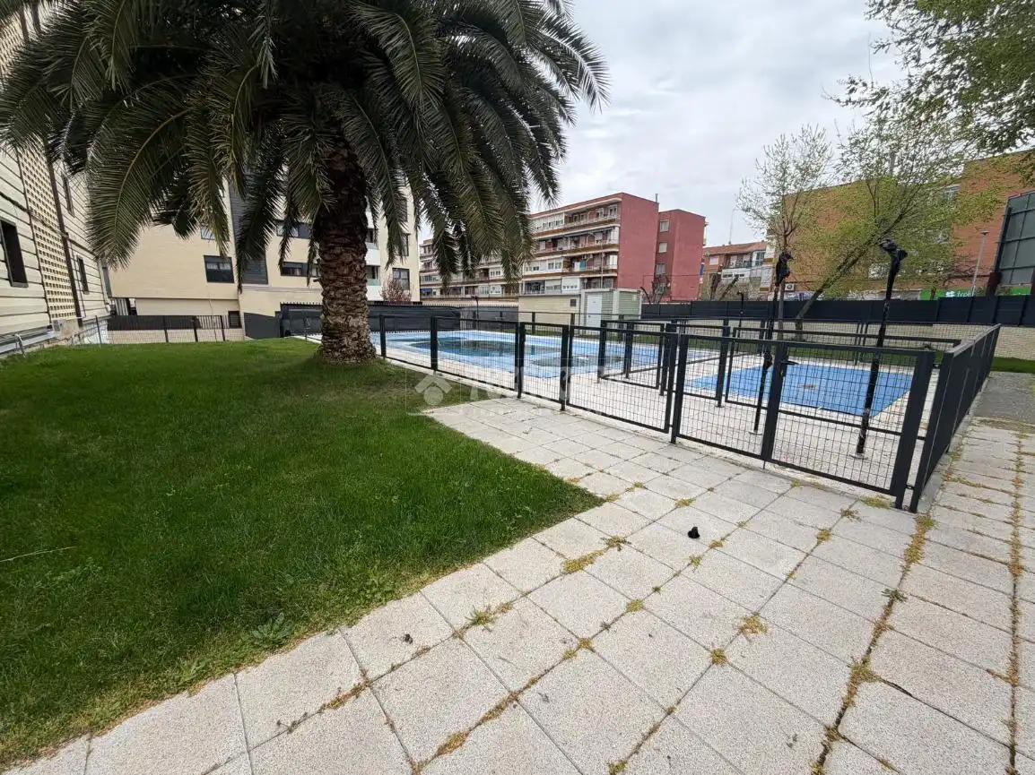 Parking de Piso en venta en Torrejón de Ardoz con Terraza y Piscina comunitaria