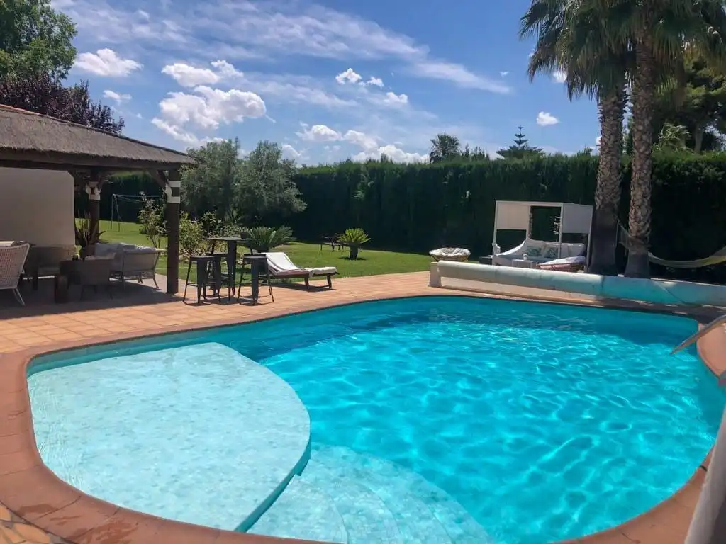 Piscina de Casa o chalet en venta en Elda con Aire acondicionado, Calefacción y Jardín privado