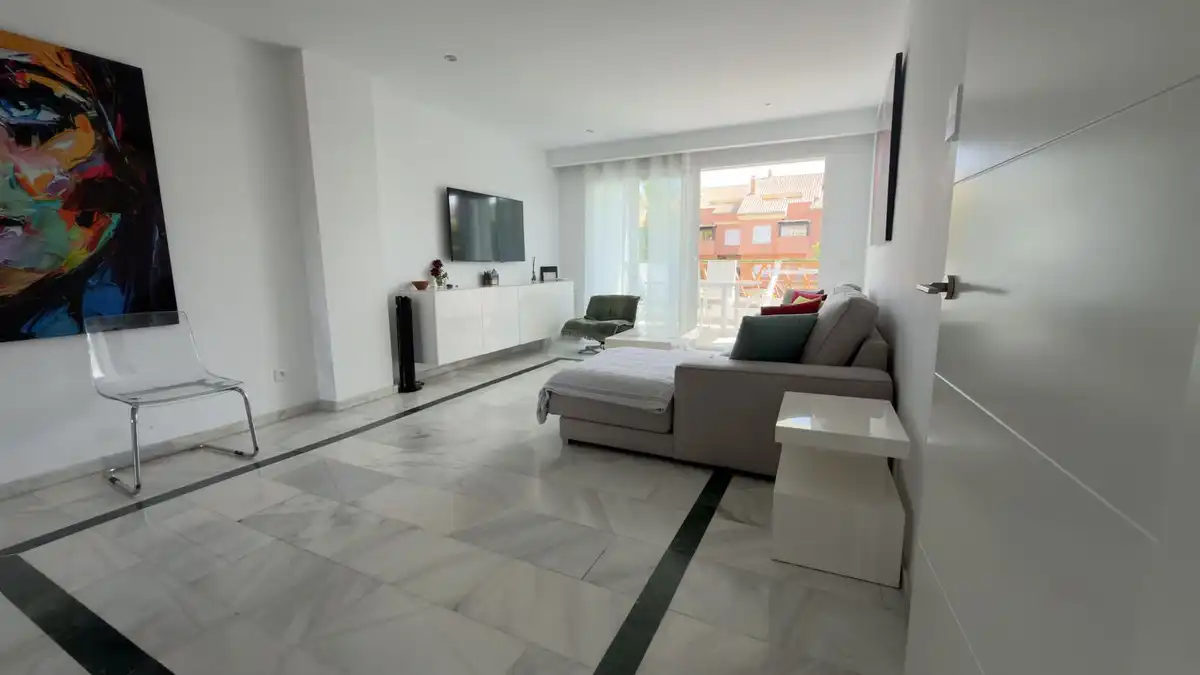 Apartamento con ascensor en venta en Nueva Andalucía, imagen 4