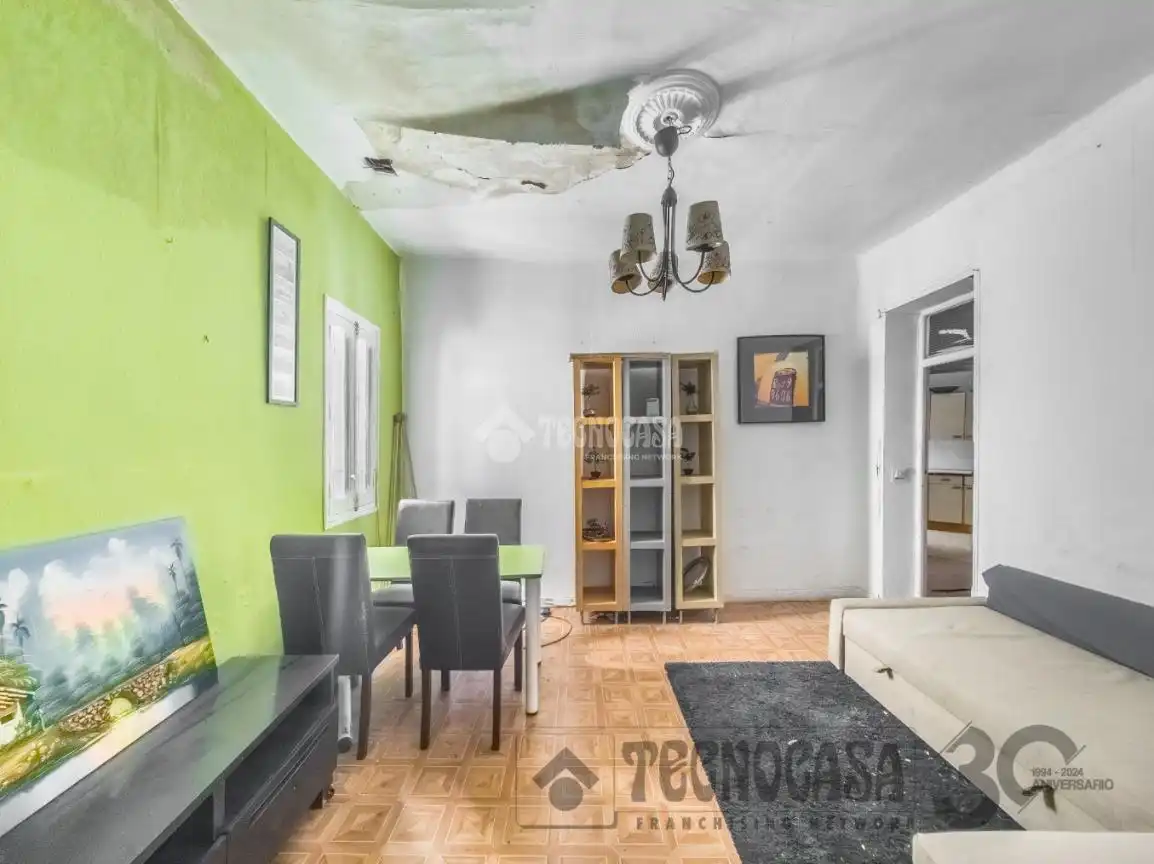 Vista exterior de Piso en venta en Madrid con Calefacción