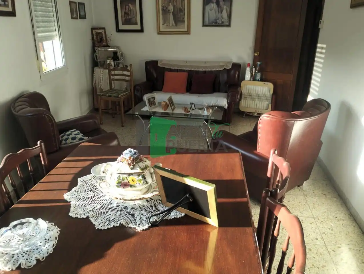 Sala d'estar de Casa o xalet en venda en Ourense Capital  amb Calefacció, Jardí privat i Moblat