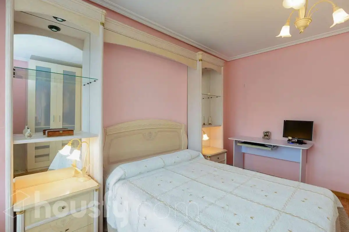 Flat for sale in Calle Mieres, Sama