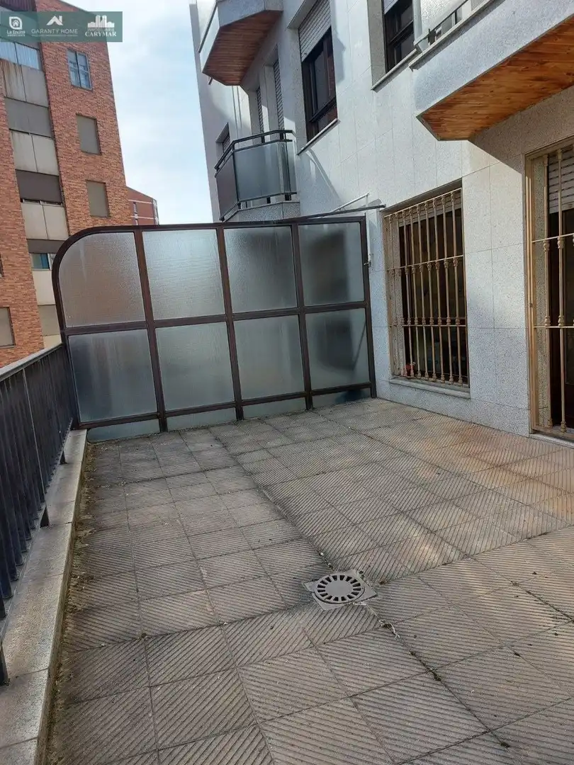 Vista exterior de Oficina de alquiler en Ponferrada con Calefacción y Terraza