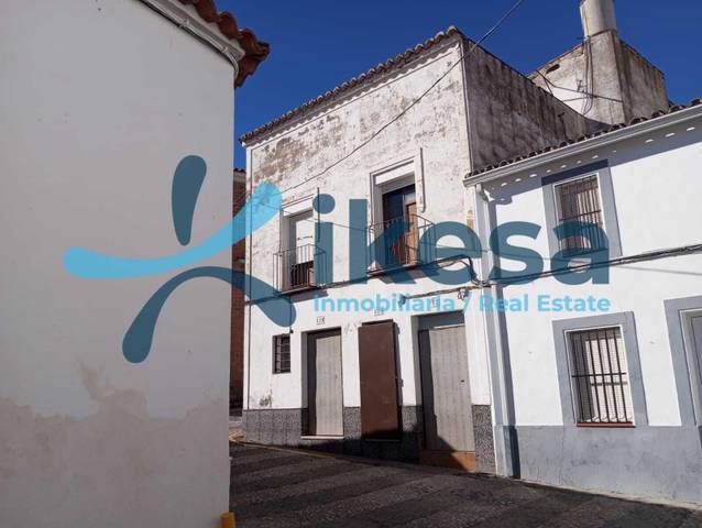 Casa adosada en Venta en Calera de León