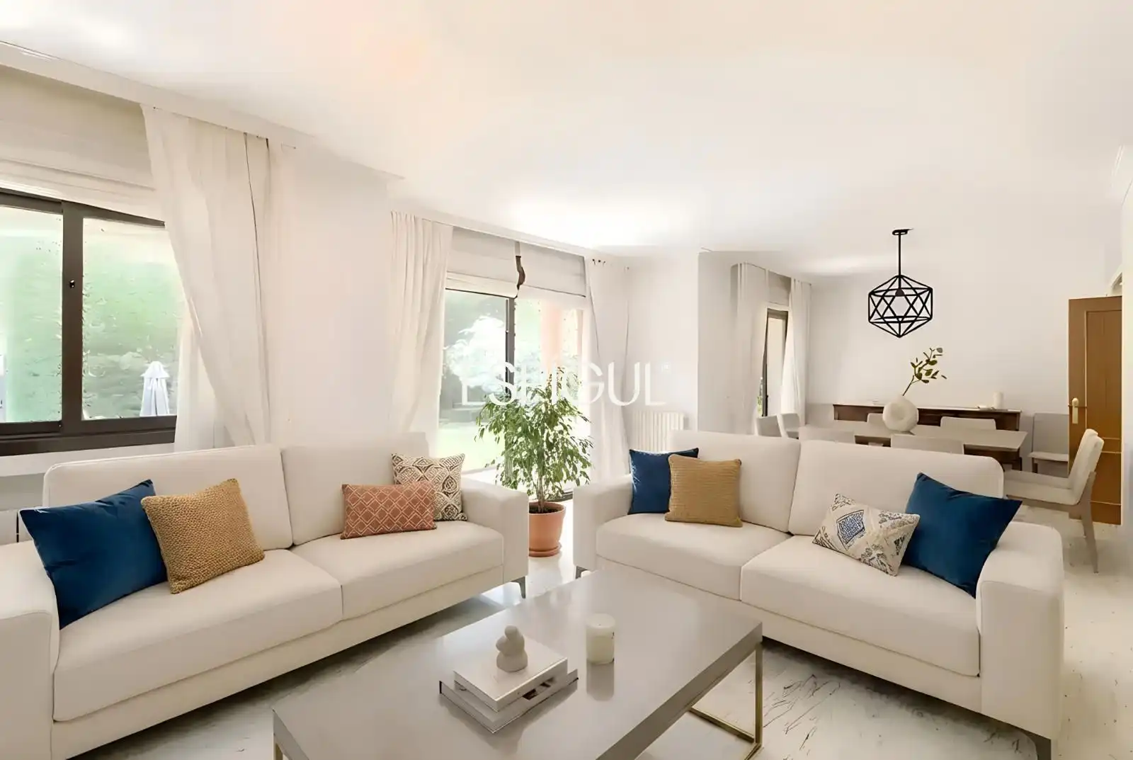 Living room of Houses for sale in Sant Cugat del Vallès  with Air Conditioner, Heating and Storage room