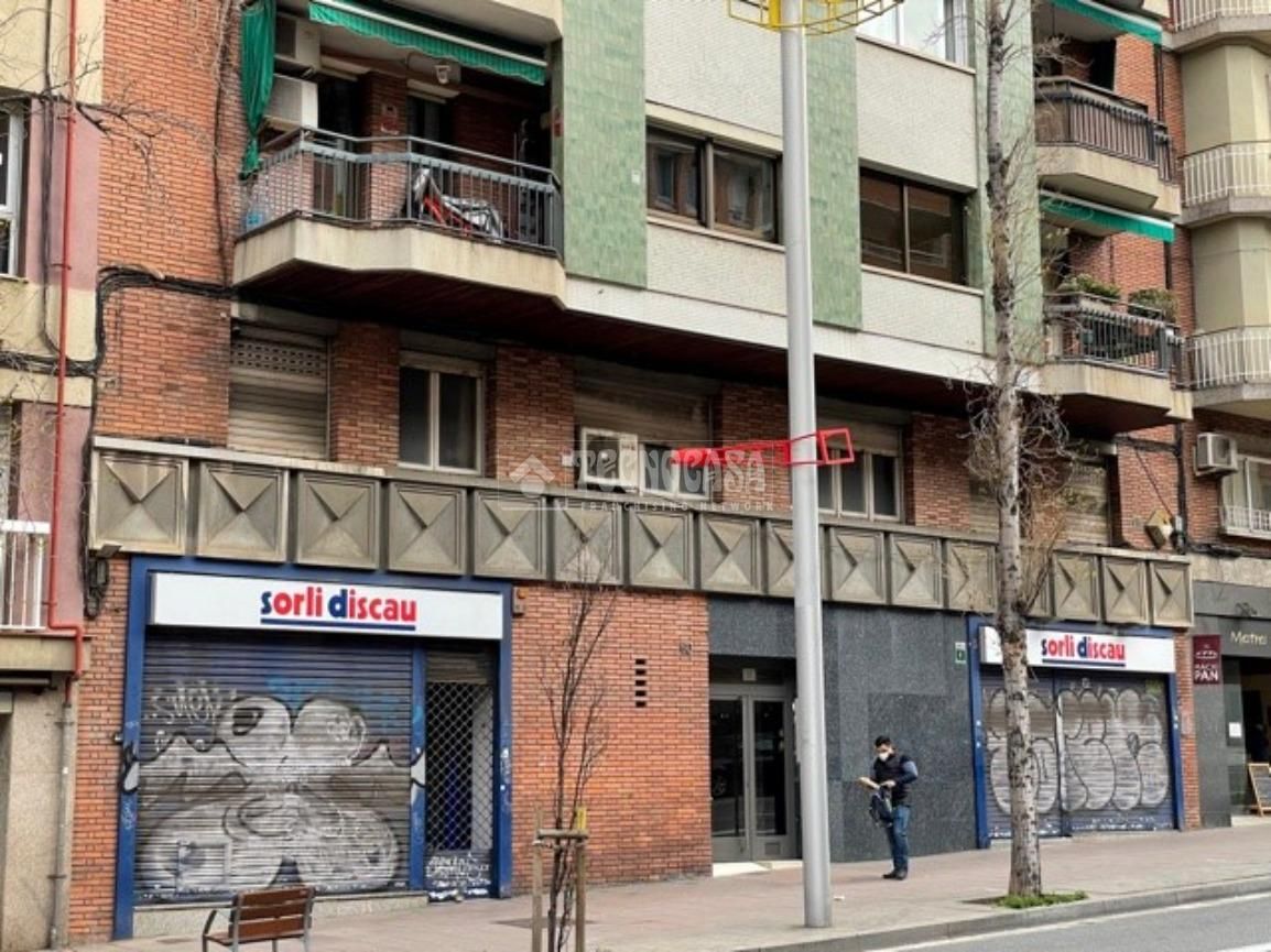 Exterior view of Office for sale in  Barcelona Capital  with Storage room