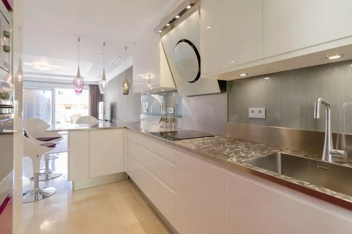 Cuina de Apartament en venda en Marbella amb Aire condicionat, Calefacció i Parquet
