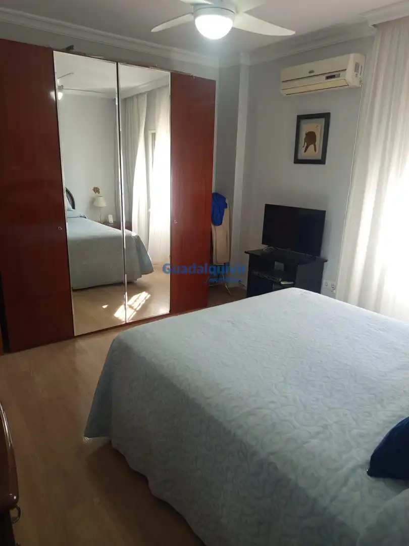 Habitación de Casa adosada en venta en Montequinto con Aire acondicionado, Jardín privado y Trastero
