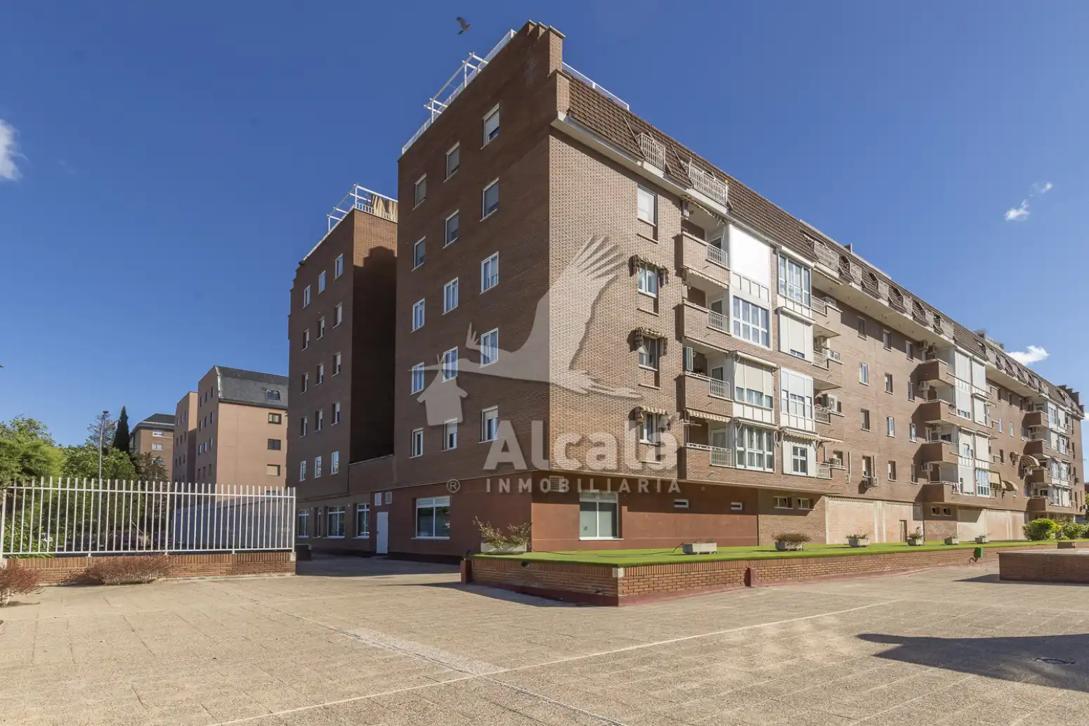 Exterior view of Flat for sale in Alcalá de Henares  with Air Conditioner, Heating and Private garden