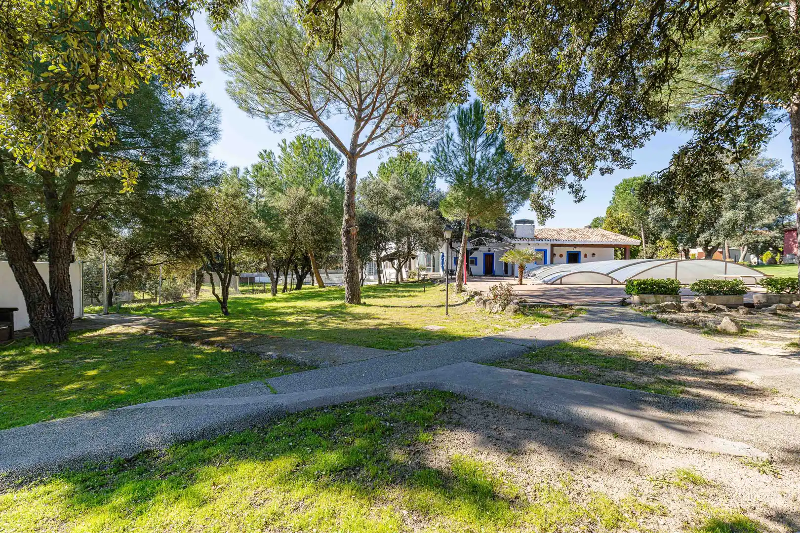 Exterior view of Houses for sale in Villanueva de la Cañada  with Air Conditioner, Heating and Private garden