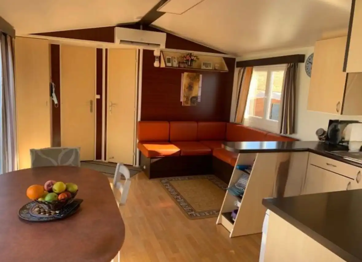 Sala d'estar de Casa o xalet en venda en Santas Martas amb Aire condicionat, Calefacció i Jardí privat