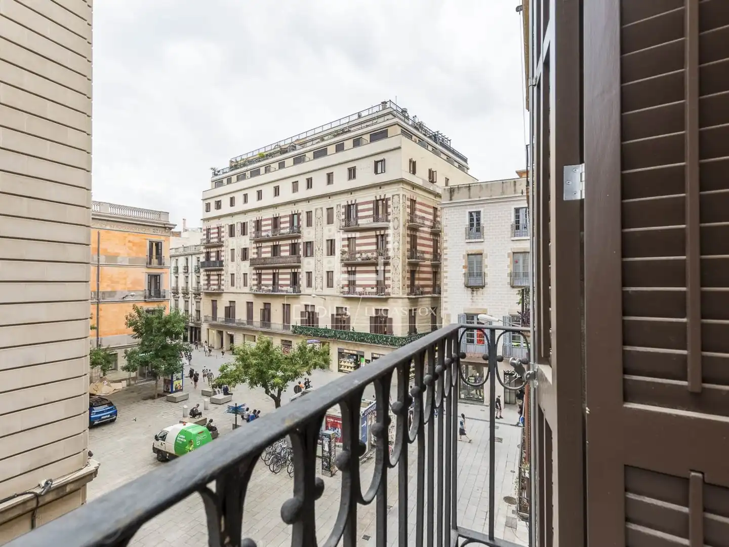 Vista exterior de Piso en venta en Ciutat Vella