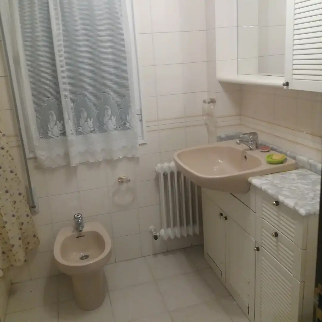 Bany de Pis en venda en Gijón  amb Calefacció, Parquet i Traster