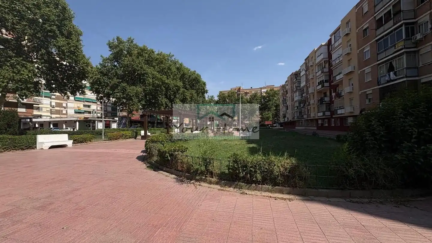 Aparcament de Pis en venda en Alcalá de Henares amb Calefacció i Terrassa