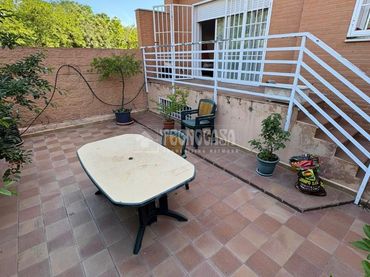 Casa pareada con jardín en venta en Hispanoamérica - Comunidades