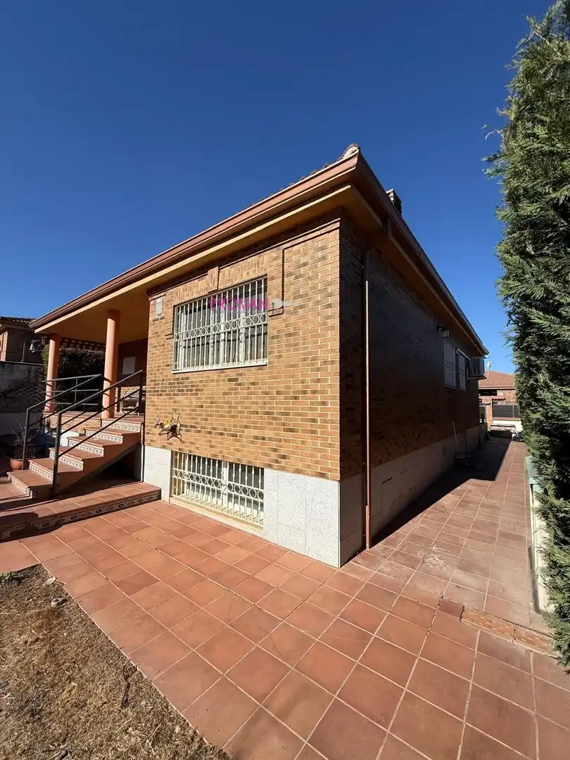 Vista exterior de Casa o chalet en venta en Torres de la Alameda con Aire acondicionado, Calefacción y Terraza