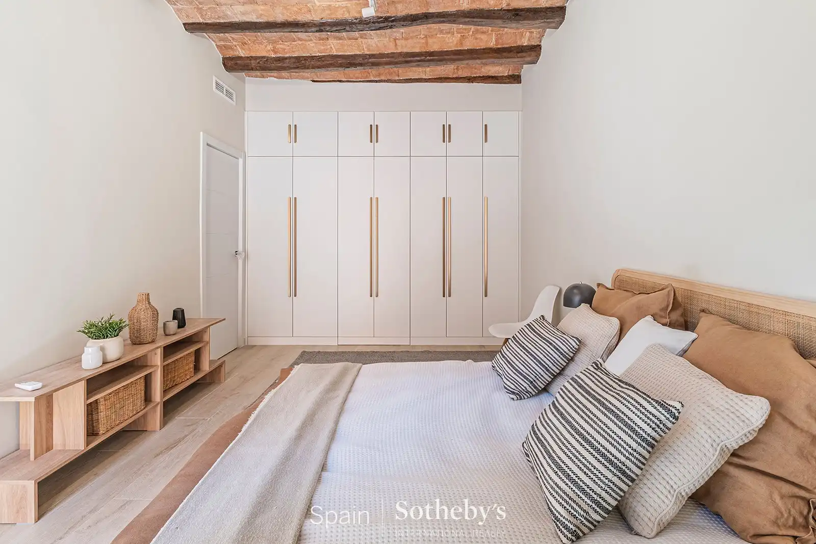 Dormitori de Apartament en venda en Barcelona amb Aire condicionat, Calefacció i Terrassa