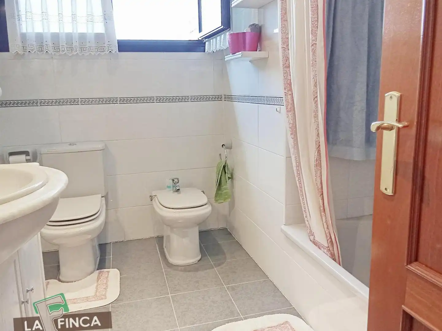 Baño de Dúplex en venta en Oviedo  con Calefacción, Parquet y Trastero