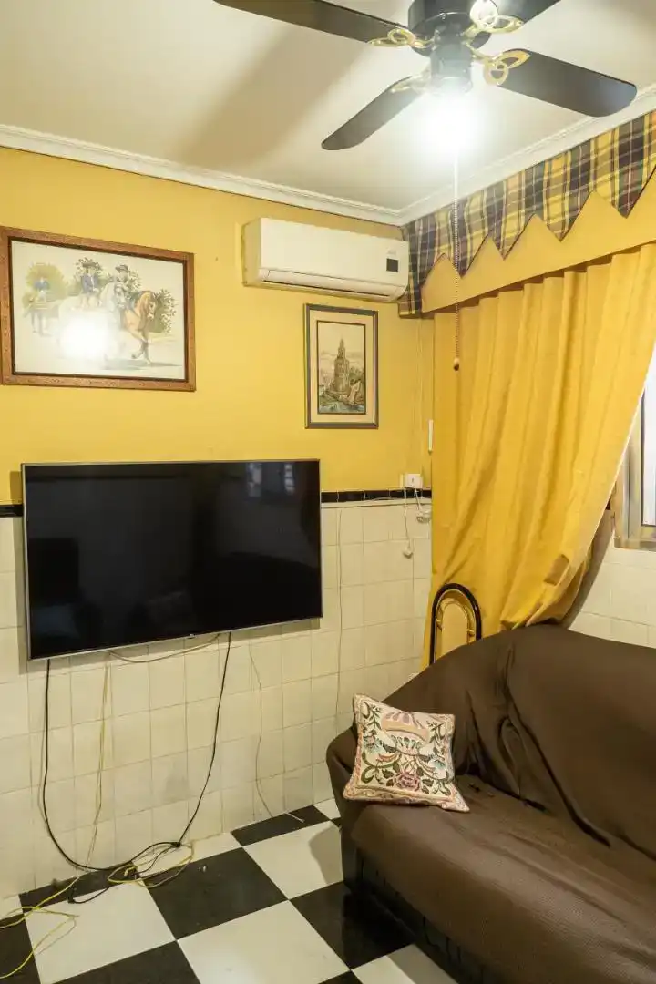 Sala d'estar de Casa adosada en venda en  Sevilla Capital amb Aire condicionat i Balcó