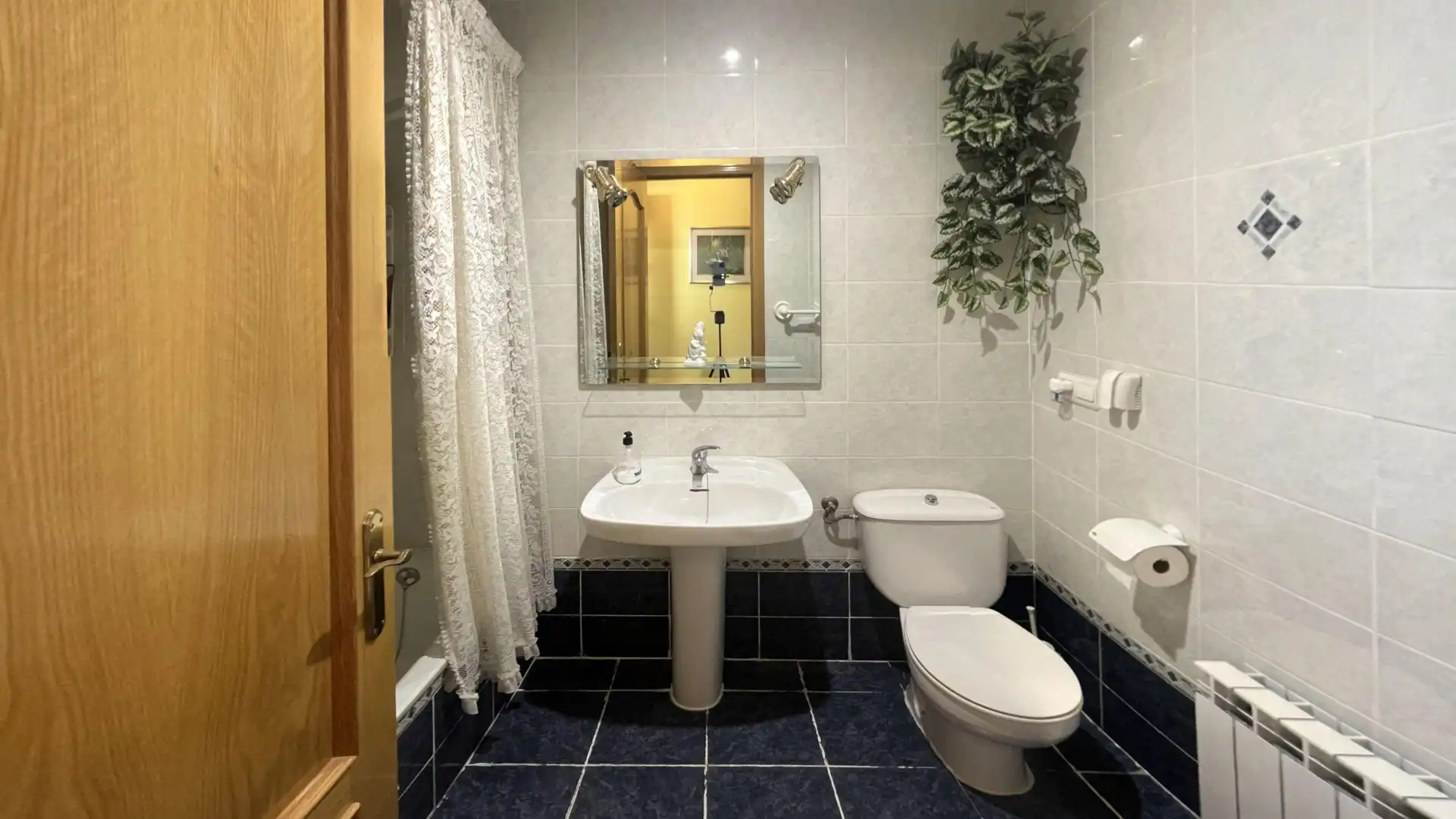 Bathroom of Flat for sale in Utiel  with Heating, Furnished and Washing machine