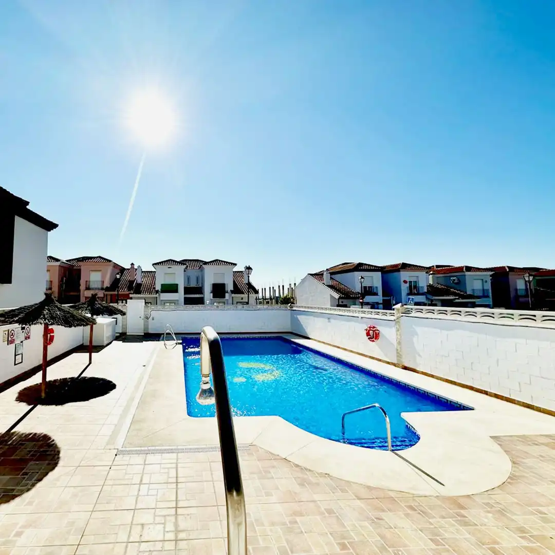 Schwimmbecken von Haus oder Chalet zum Verkauf in Fuente de Piedra mit Klimaanlage, Privatgarten und Terrasse