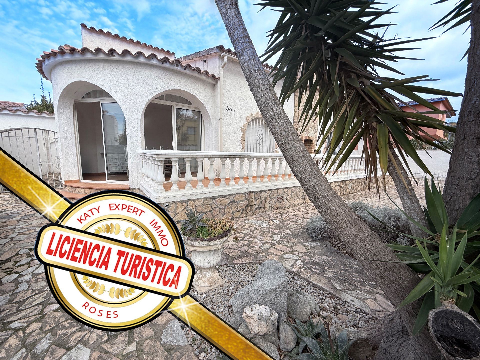 Vista exterior de Casa o xalet en venda en Empuriabrava amb Aire condicionat, Calefacció i Jardí privat