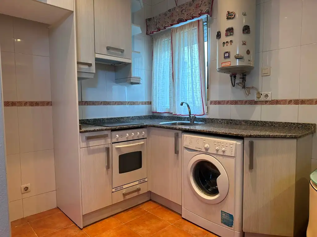 Cocina de Piso en venta en Gijón  con Parquet, Trastero y Amueblado