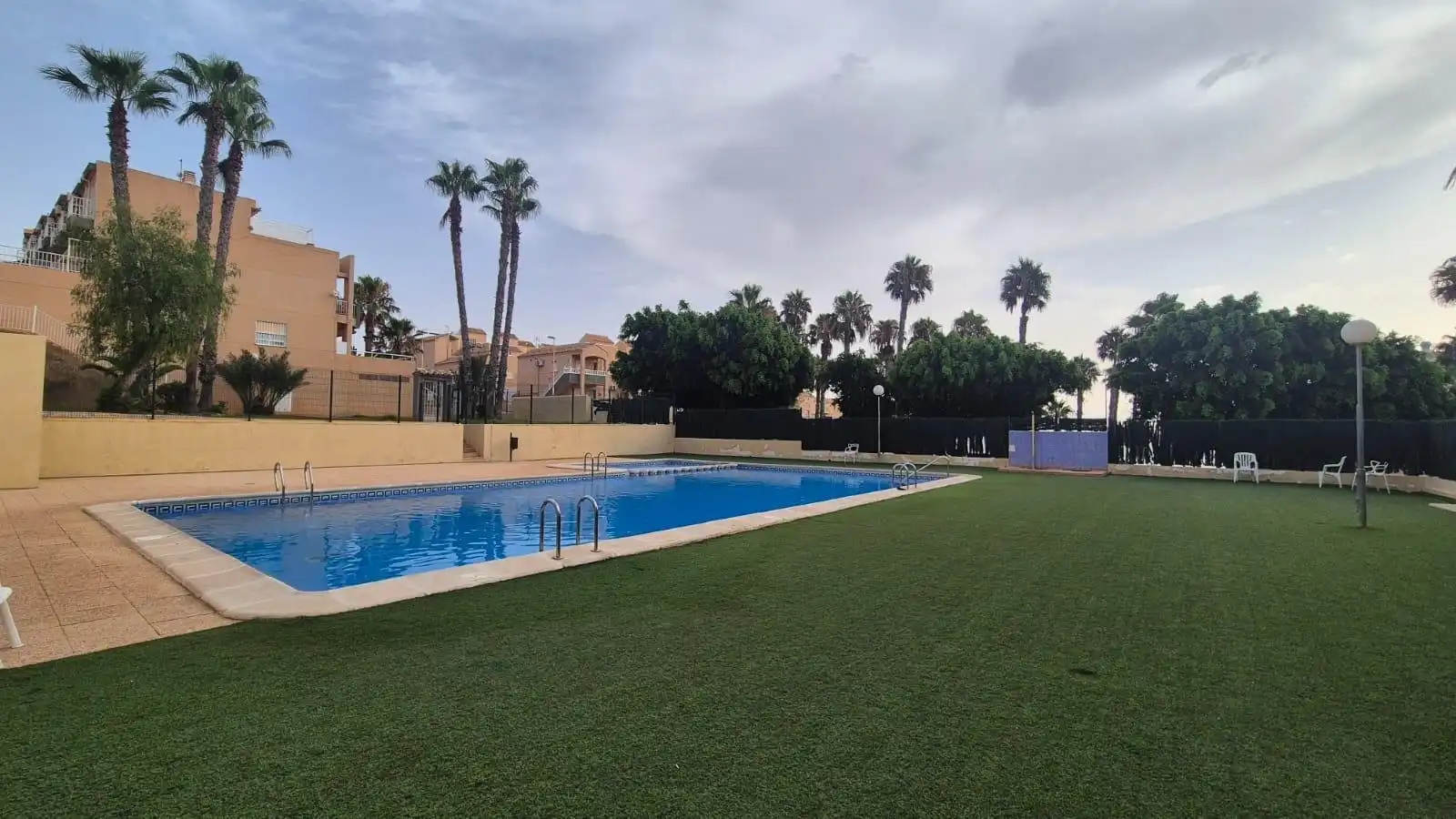 Piscina de Casa o chalet en venta en Torrevieja con Jardín privado, Amueblado y Piscina comunitaria