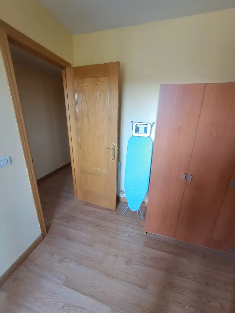 Dormitori de Pis en venda en Calvarrasa de Abajo amb Calefacció, Parquet i Moblat