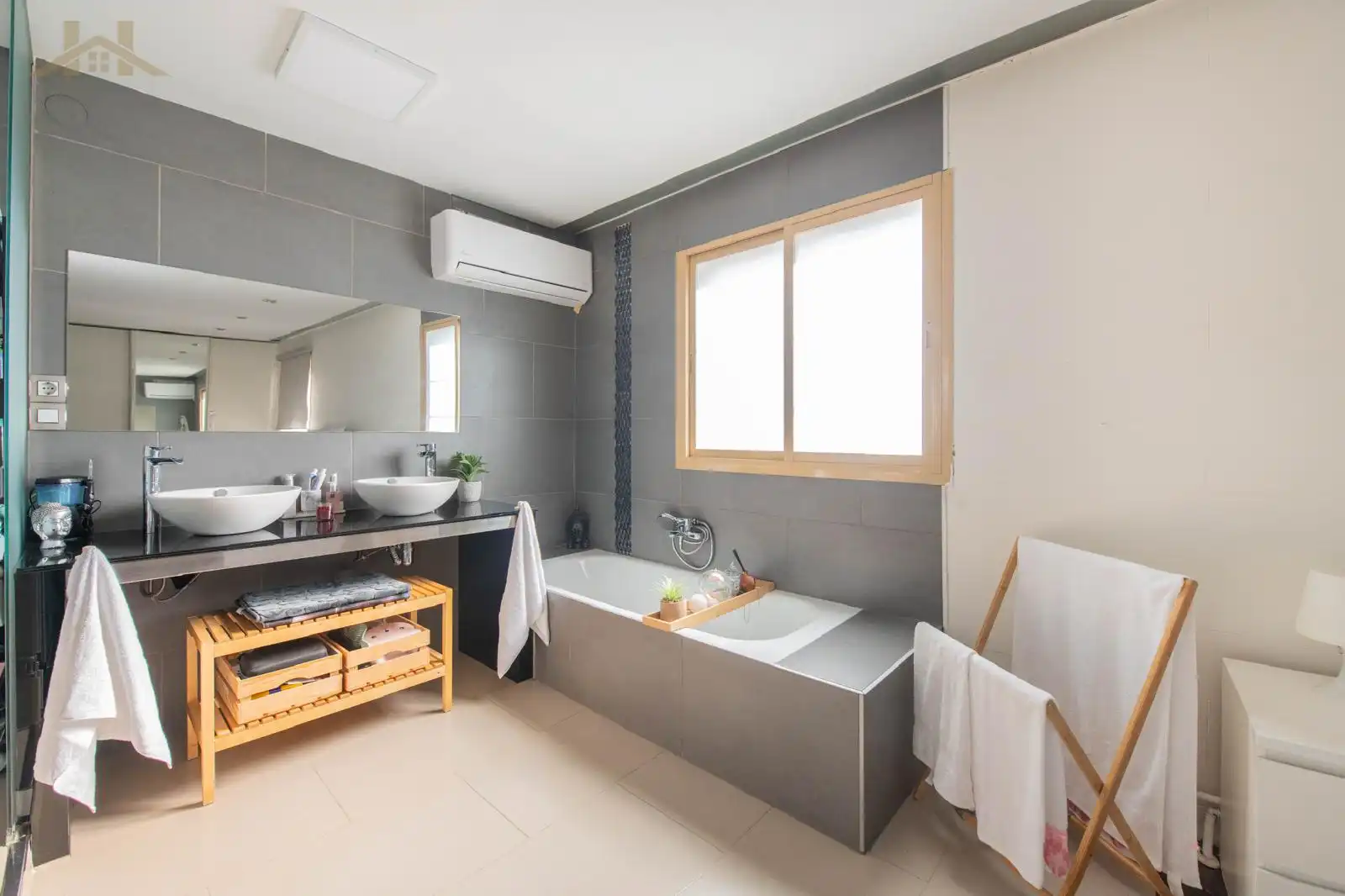 Bathroom of Detached homes for sale in Yeles  with Air Conditioner, Heating and Private garden