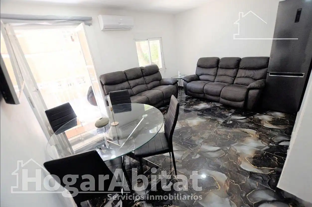 Living room of Flat for sale in Valencia  with Air Conditioner, Heating and Balcony