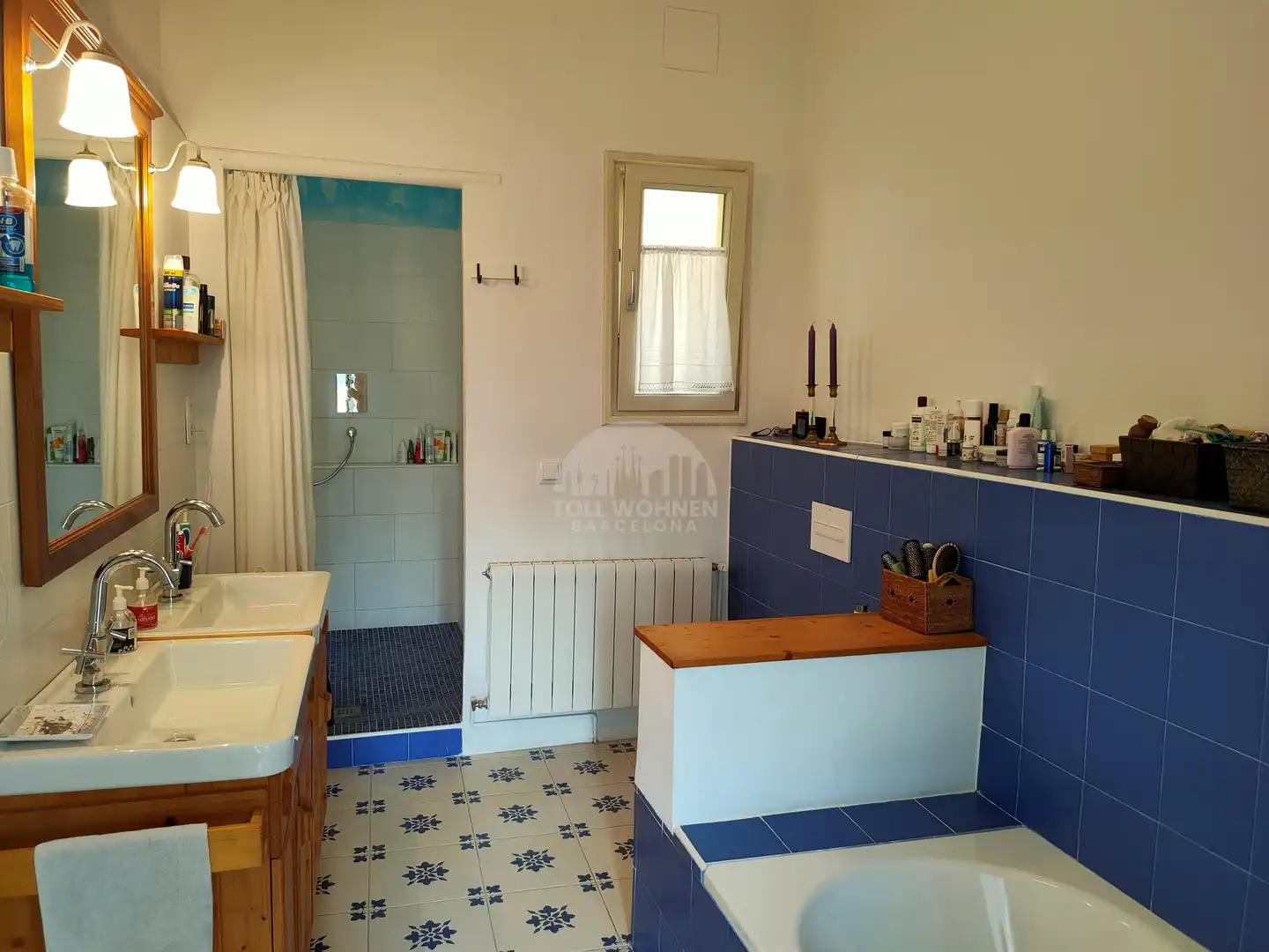 Badezimmer von Einfamilien-Reihenhaus zum Verkauf in Gelida mit Klimaanlage, Heizung und Terrasse