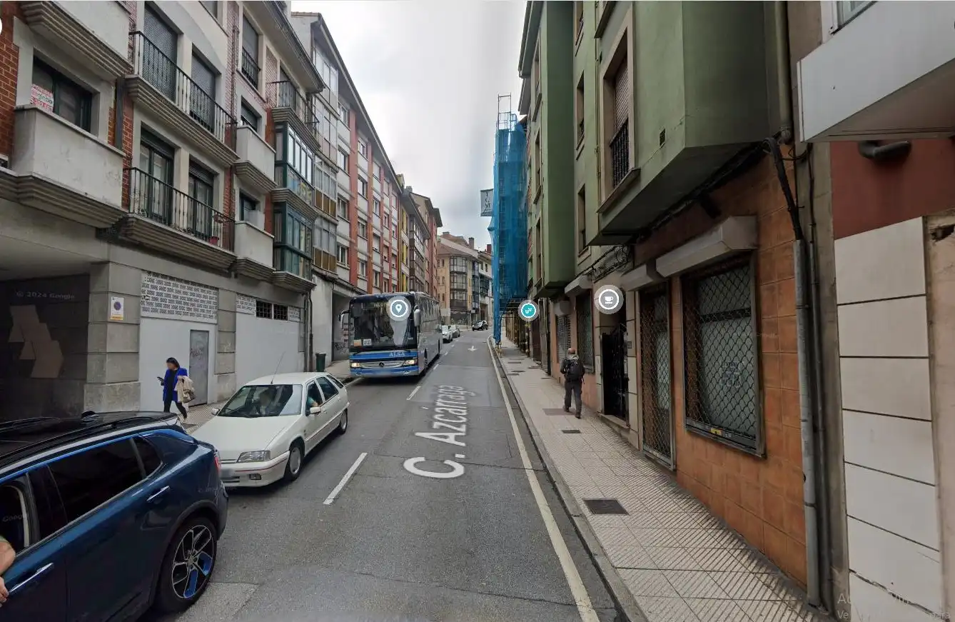 Vista exterior de Local en venta en Oviedo 