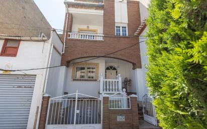 Vista exterior de Casa o xalet en venda en Armilla amb Aire condicionat, Terrassa i Balcó