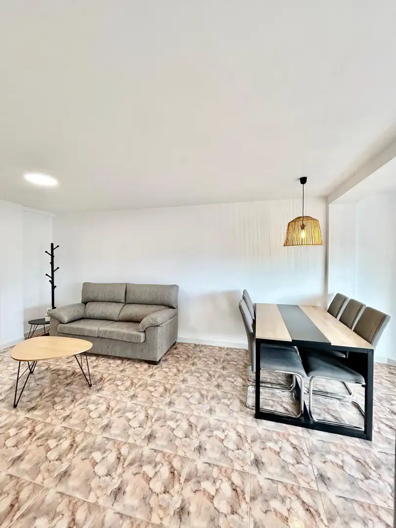 Sala d'estar de Apartament de lloguer en La Pobla de Farnals amb Aire condicionat, Terrassa i Moblat