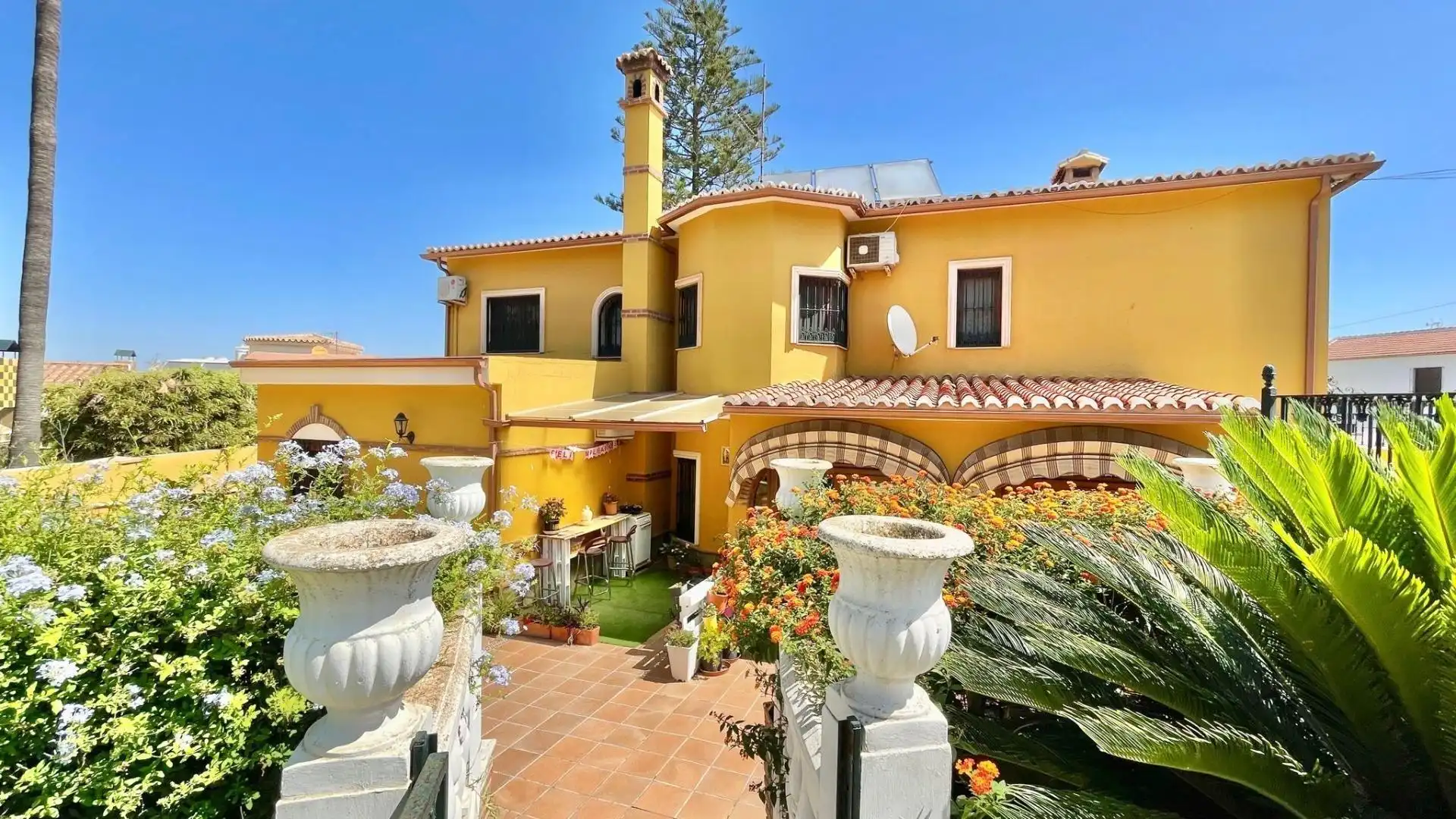 Jardí de Casa o xalet en venda en Alhaurín de la Torre amb Aire condicionat, Jardí privat i Terrassa