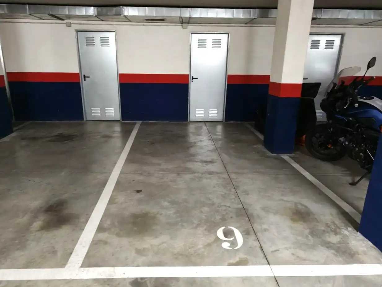 Garage for sale in Amigos Del País, Centro