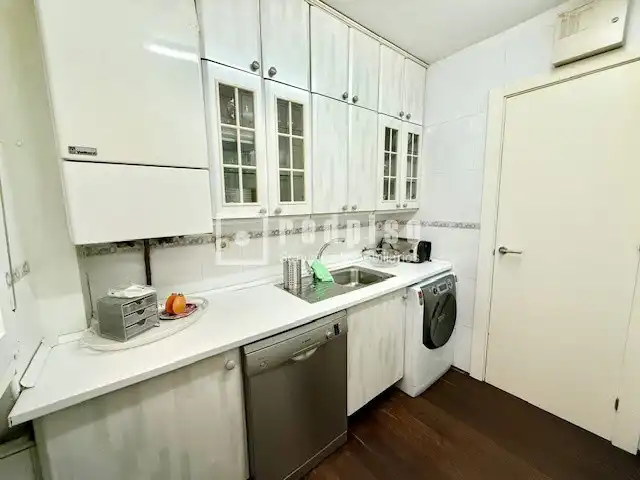 Cocina de Piso de alquiler en Madrid con Aire acondicionado, Calefacción y Jardín privado