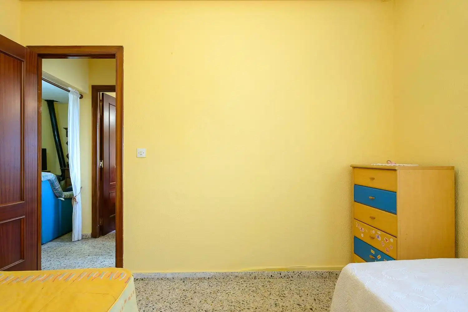 Dormitori de Casa adosada en venda en Oviedo  amb Calefacció, Terrassa i Traster