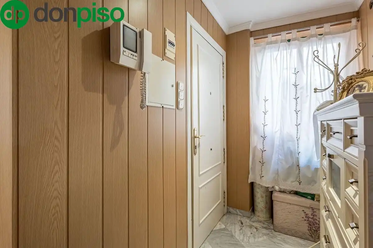 Wohnung zum Verkauf in Granada mit Klimaanlage und Terrasse