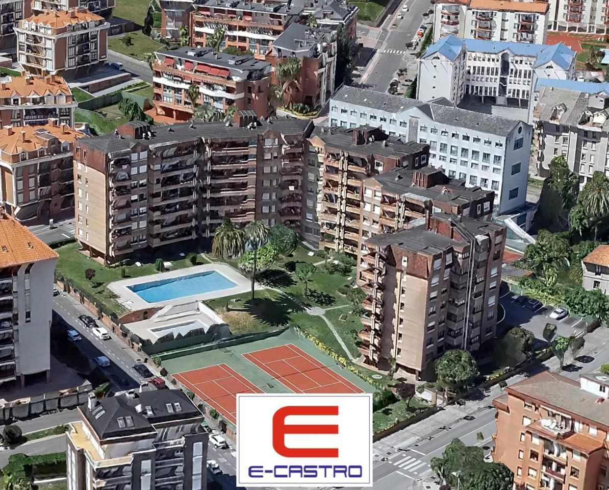 Vista exterior de Pis en venda en Castro-Urdiales amb Calefacció, Parquet i Terrassa