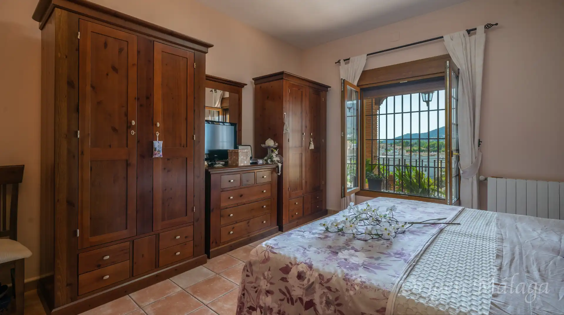 Habitación de Casa o chalet en venta en Alhaurín de la Torre con Aire acondicionado, Calefacción y Jardín privado