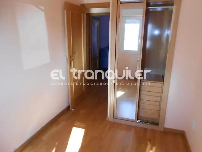Schlafzimmer von Wohnung zum Verkauf in Madrid mit Klimaanlage, Abstellraum und Möbliert