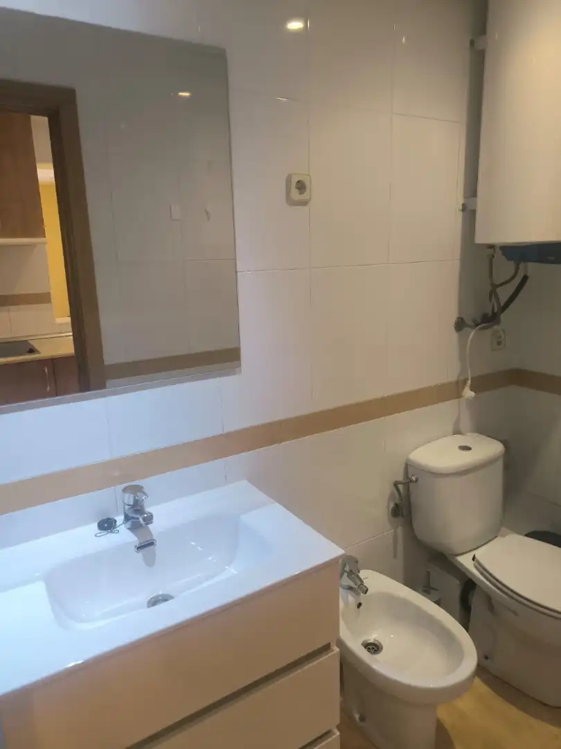 Badezimmer von Wohnung zur Miete in Madrid mit Klimaanlage, Heizung und Parkett