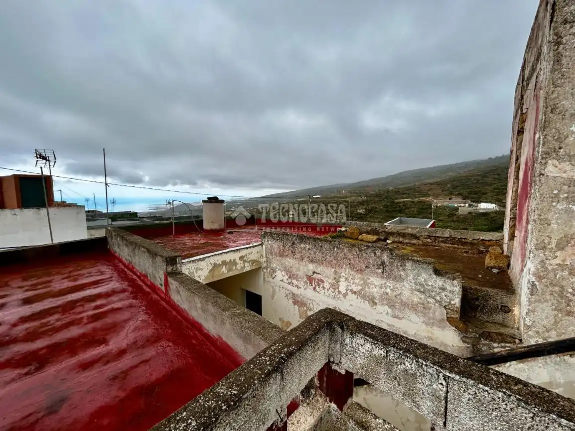 Vista exterior de Casa adosada en venda en Güímar amb Balcó